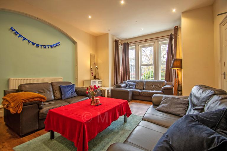 Grosvenor Road, Hyde Park, Leeds, LS6 2DZ