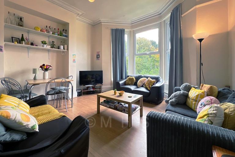 Regent Park Terrace, Hyde Park, Leeds, LS6 2AX