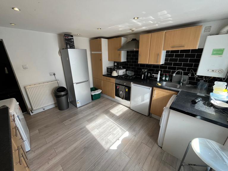 Burley Lodge Terrace, Hyde Park, Leeds, LS6 1QD