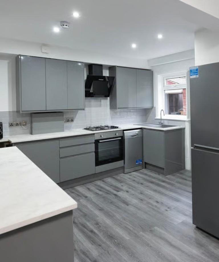 Derwentwater Grove, Headingley, Leeds, LS6 3EN