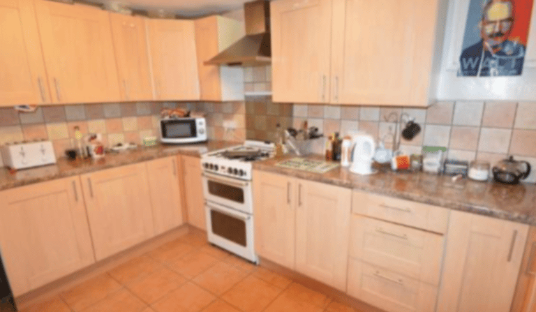 Thornville Road, Hyde Park, Leeds, LS6 1JY