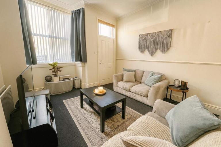 Hands Road, Crookes, Sheffield, S10 1NA