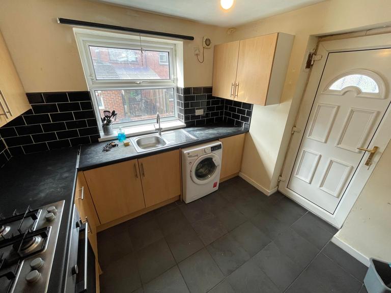 Walmsley Road, Hyde Park, Leeds, LS6 1NG