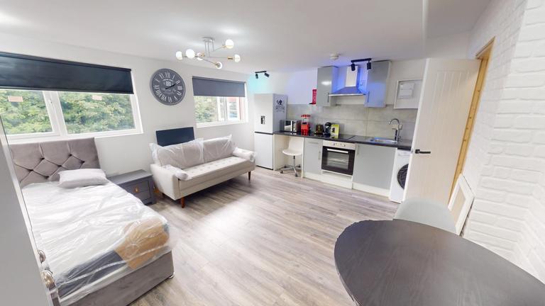 Cardigan Road, Hyde Park, Leeds, LS6 1QL