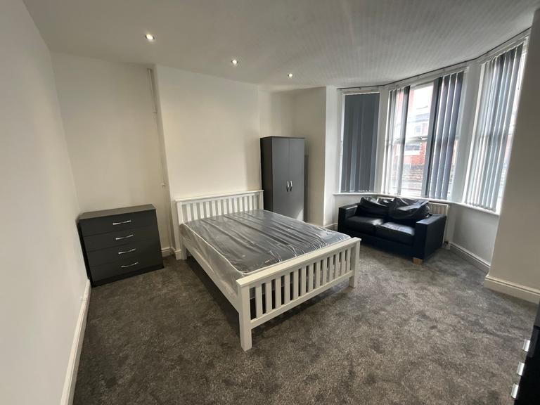 5 bedroom house for rent Rothesay Avenue, Nottingham, NG7 1PU UniHomes