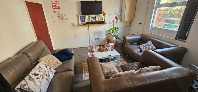 Ashville Avenue, Hyde Park, Leeds, LS6 1LX