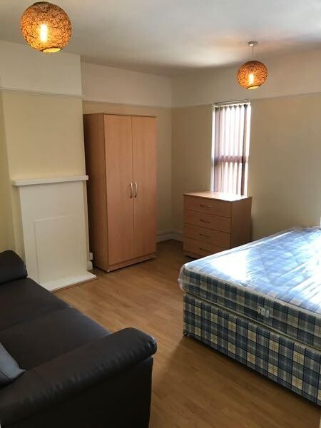 Cowley Road, East Oxford, Oxford, OX4 2BY