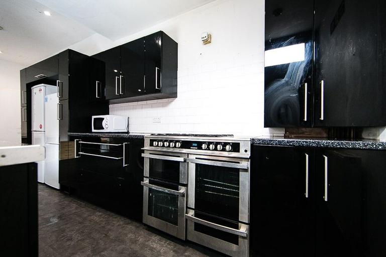 Winston Gardens, Headingley, Leeds, HP4 3NS