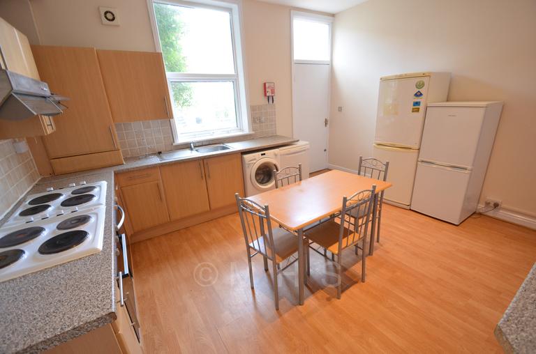 High Cliffe, Burley, Leeds, LS4 2PE