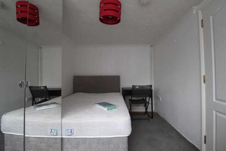 Queens Drive, Guildford, Surrey, GU2 9PP