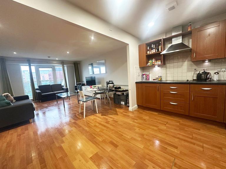 Royal Plaza, City Centre, Sheffield, S1 4GB