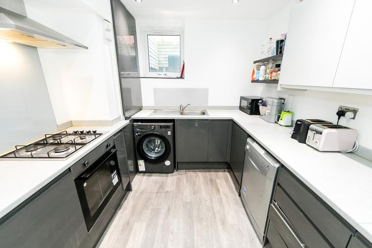 Delph Lane, Woodhouse, Leeds, LS6 2HQ