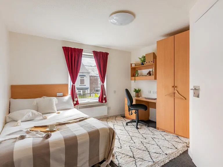 Alderson Road North, Highfield, Sheffield, S2 4UF