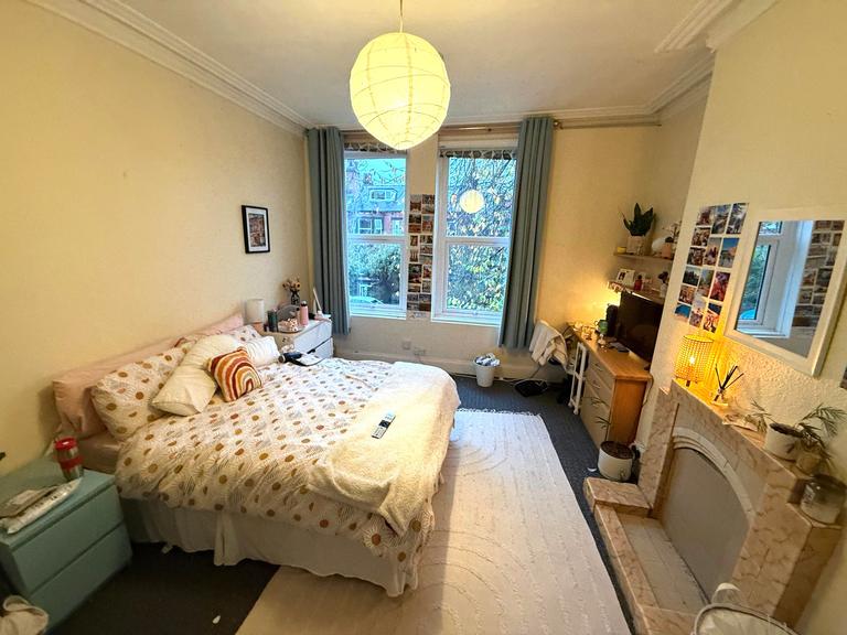 Ash Grove, Hyde Park, Leeds, LS6 1AY