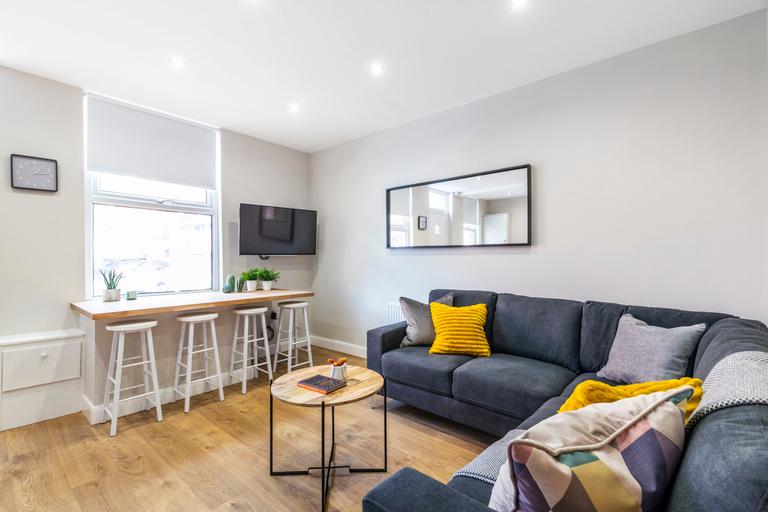 Beechwood Mount, Burley, Leeds, LS4 2NQ