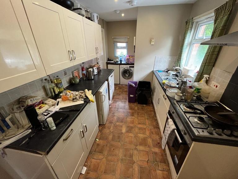 Headingley Crescent, Headingley, Leeds, LS6 3EH