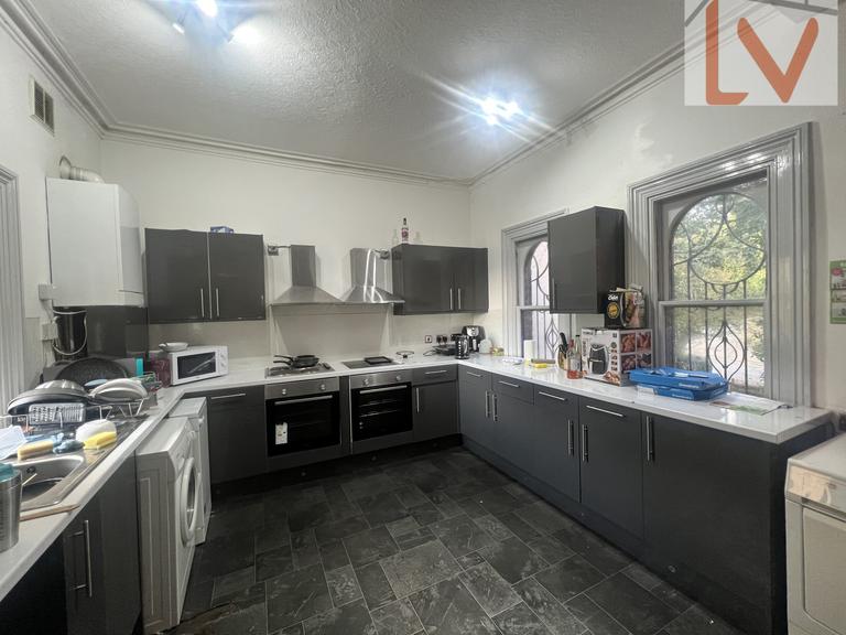 St. Johns Terrace, Hyde Park, Leeds, LS3 1DY