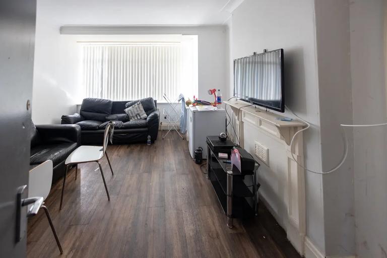 St. Annes Road, Headingley, Leeds, LS6 3NY