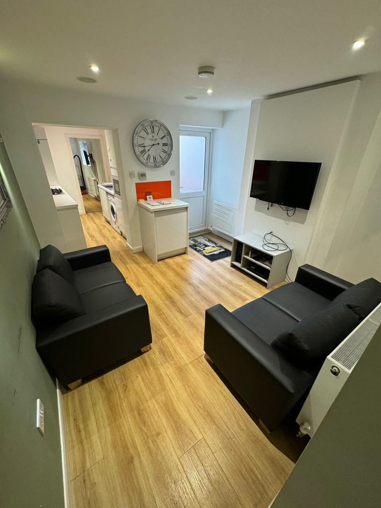 Leek Road, Shelton, Stoke-on-Trent, ST4 2BP