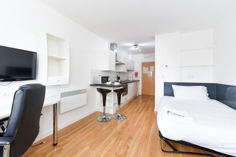 Brookland Road, Clarendon Park, Leicester, LE2 6AU