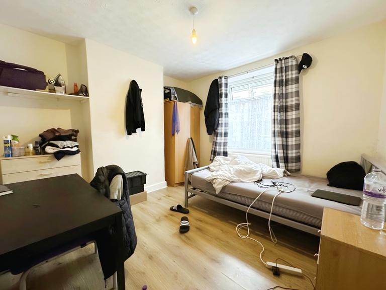 4 bedroom house for rent Dover Street, Southampton, SO14 6GF UniHomes