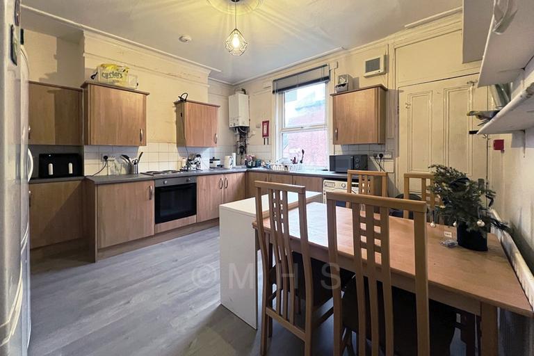 Burchett Grove, Woodhouse, Leeds, LS6 2JA