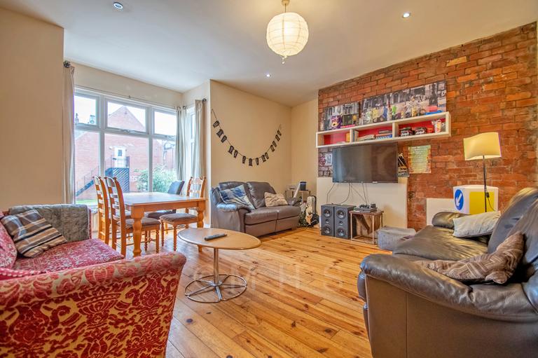 Ebberston Terrace, Hyde Park, Leeds, LS6 1AU