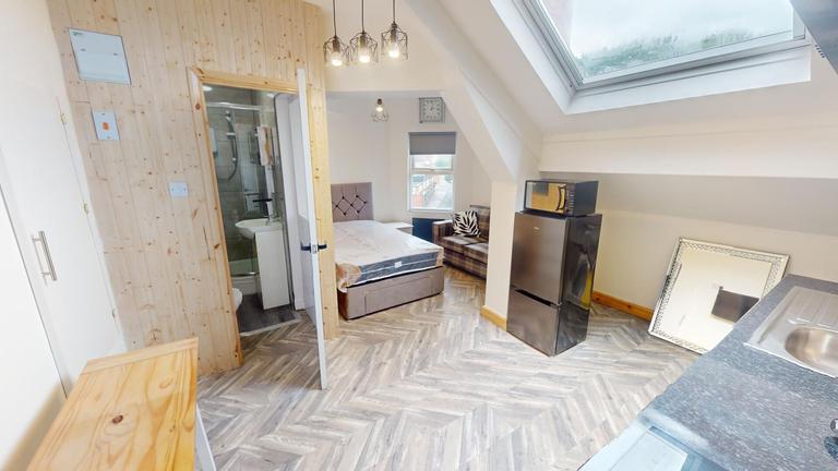 Cardigan Road, Hyde Park, Leeds, LS6 1QL