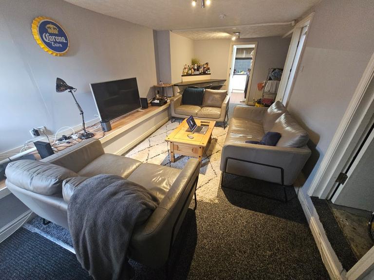 Cardigan Lane, Burley, Leeds, LS4 2LN