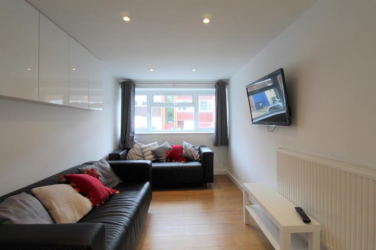 Queens Drive, Guildford, Surrey, GU2 9PP