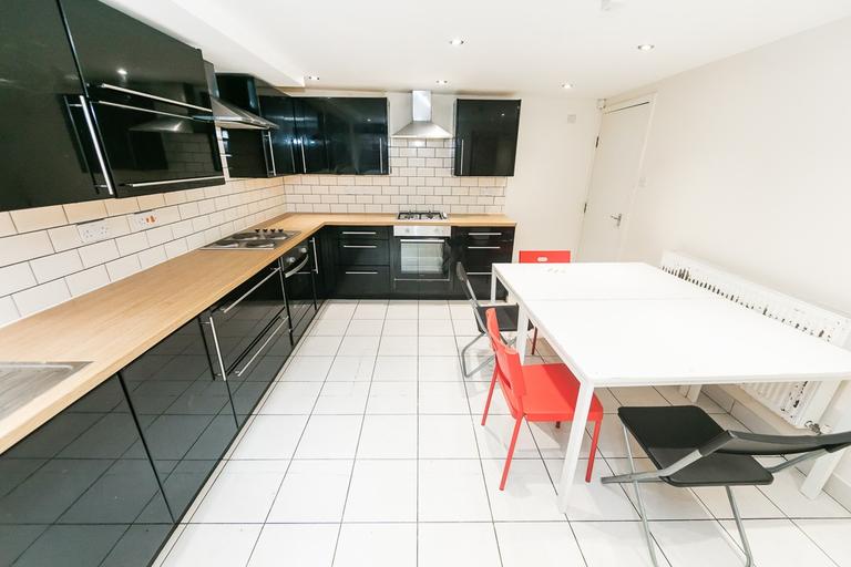 Manor Drive, Hyde Park, Leeds, LS6 1DE