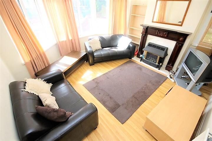 Newport Mount, Headingley, Leeds, LS6 3DB