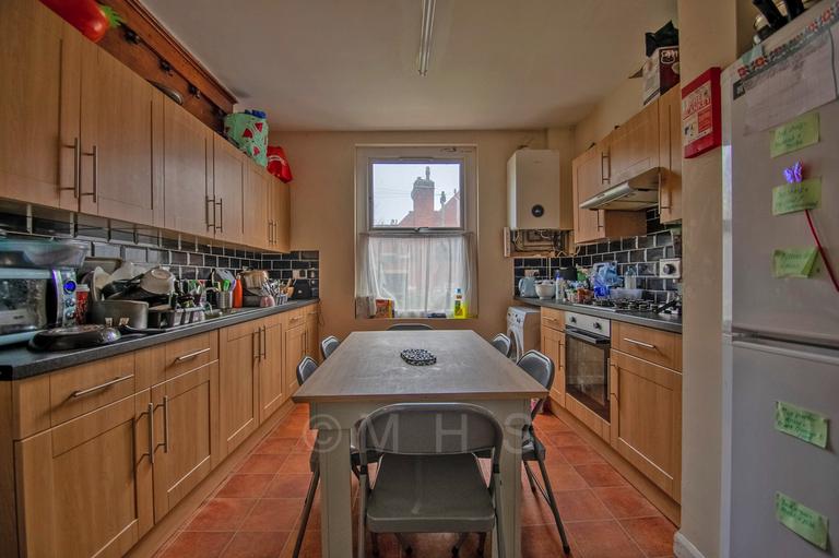 Regent Park Avenue, Hyde Park, Leeds, LS6 2AU