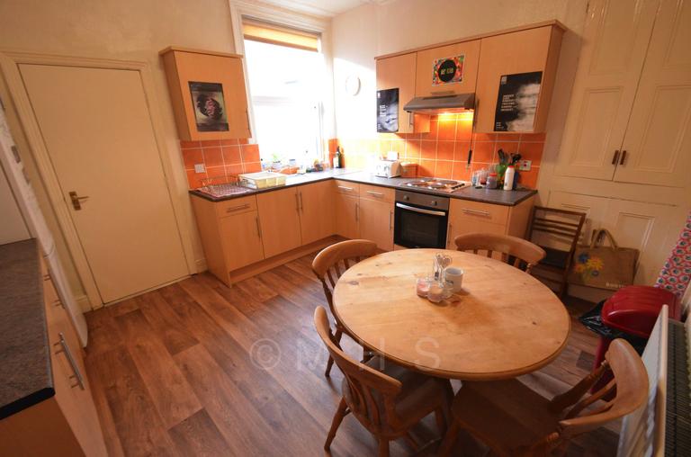 Hessle View, Hyde Park, Leeds, LS6 1ER