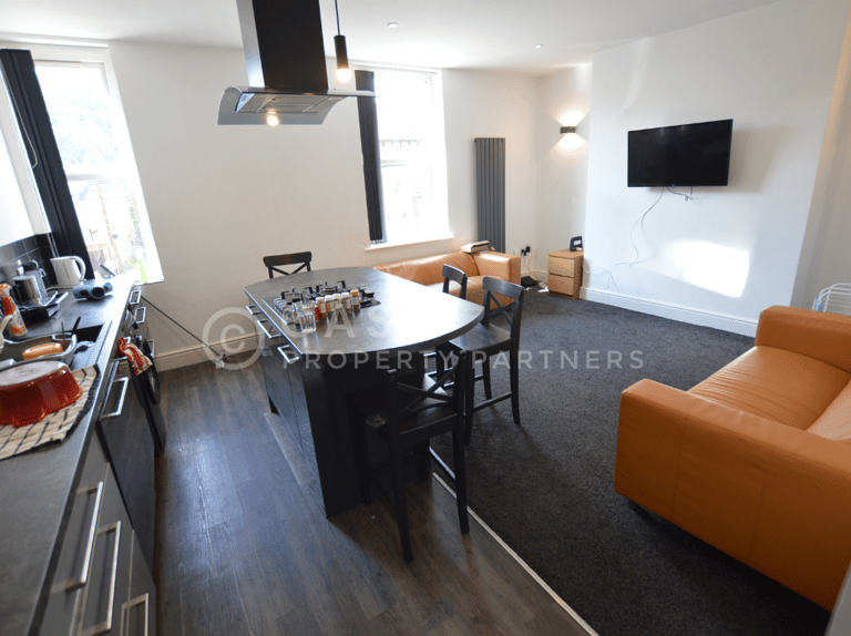 Regent Park Avenue, Hyde Park, Leeds, LS6 2AU