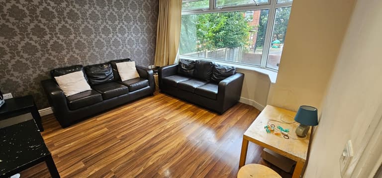 Ash Crescent, Headingley, Leeds, LS6 3LE Ash Crescent, Headingley, Leeds, LS6 3LE