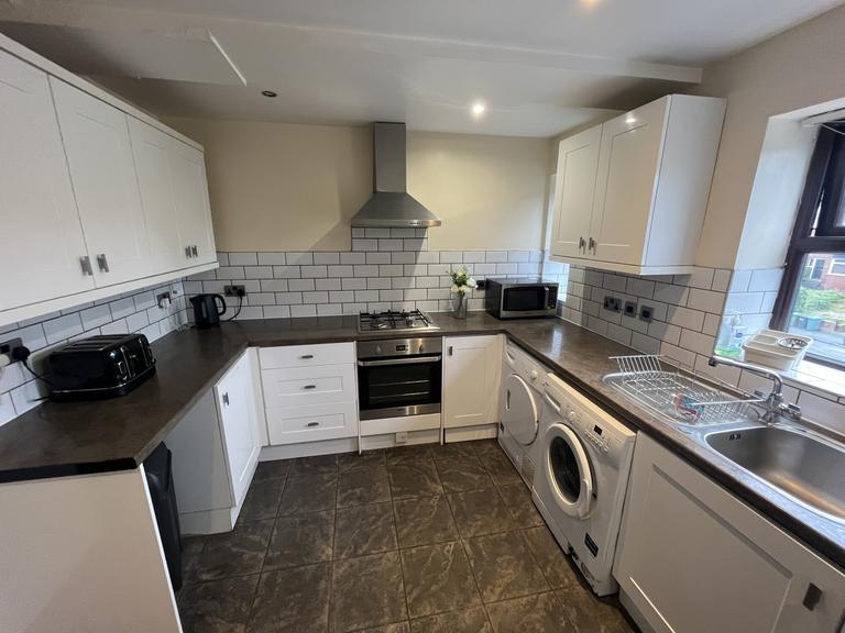 Belle Vue Road, Hyde Park, Leeds, LS3 1HN