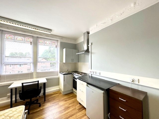 53 Clarkegrove Road, Broomhill, Sheffield, S10 2NH