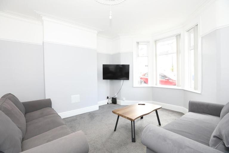 Chatsworth Road, Brislington, Bristol, BS4 3EX