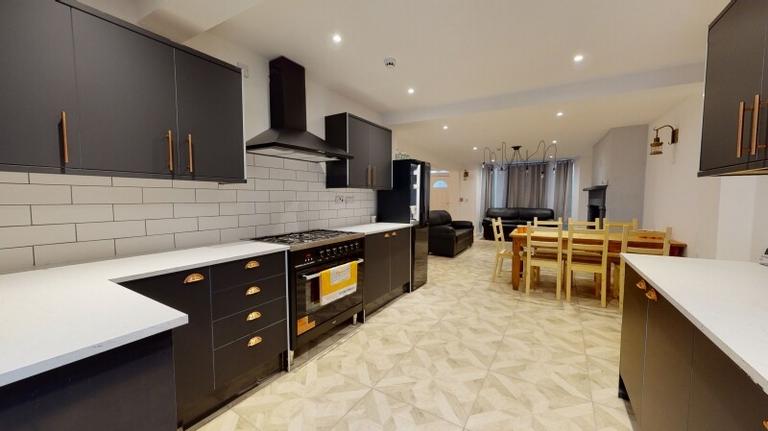 Welton Grove, Hyde Park, Leeds, LS6 1ES