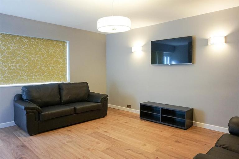 Ash Grove, Hyde Park, Leeds, LS6 1AY