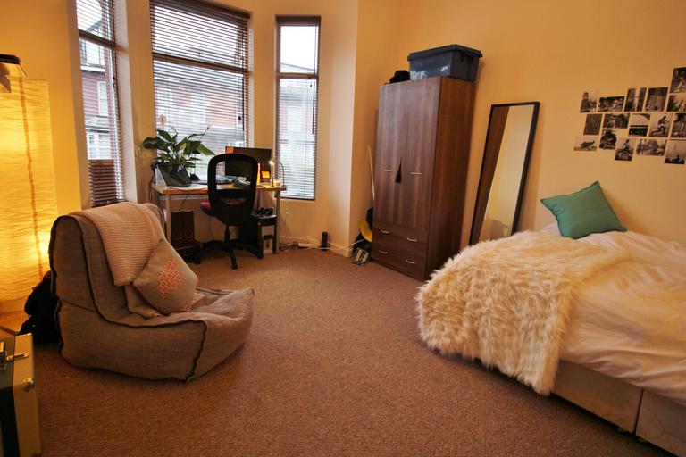 Brudenell Mount, Hyde Park, Leeds, LS6 1HS