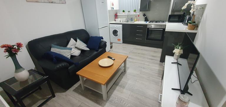 Russell Street, Cathays, Cardiff, CF24 3BG