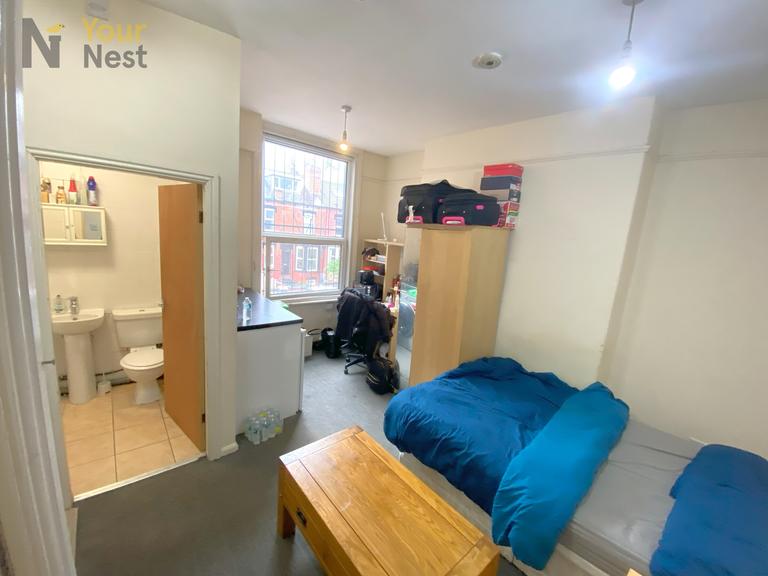 Hyde Park Road, Hyde Park, Leeds, LS6 1AH