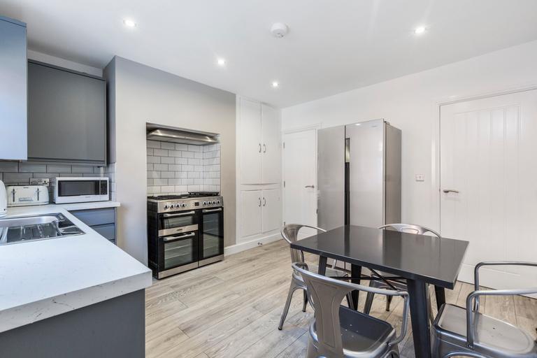 Royal Park Road, Hyde Park, Leeds, LS6 1JJ