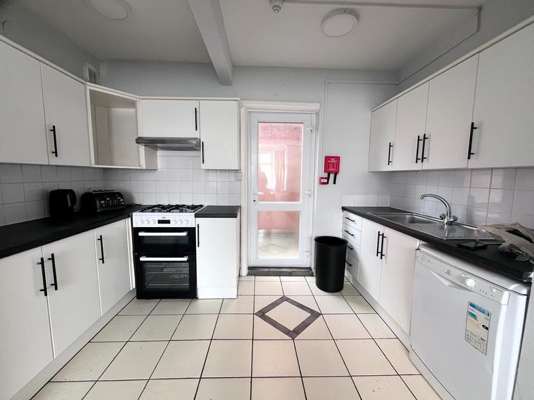 Victoria Avenue, Winton, Bournemouth, BH9 2RL