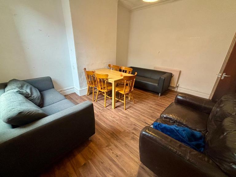 Manor Drive, Hyde Park, Leeds, LS6 1DE