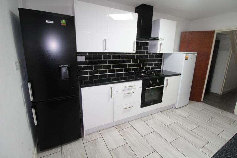 Russell Street, Cathays, Cardiff, CF24 3BG