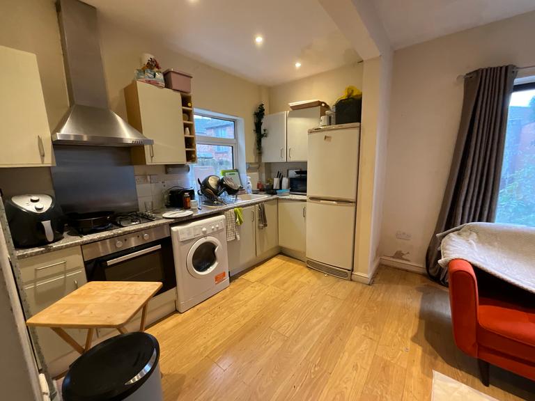 4 bedroom house for rent Allington Avenue, Nottingham, NG7 1JX UniHomes