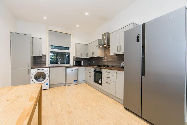 Inglewood Terrace, Woodhouse, Leeds, LS6 2HT